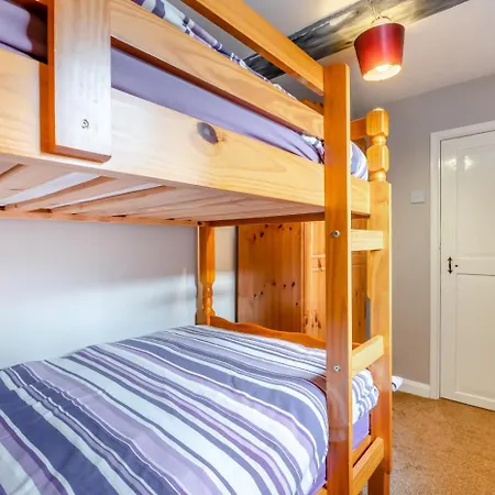 2 Bed In Oc-w037 Holiday home *