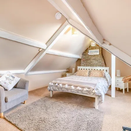 Holiday home 2 Bed In Oc-w037 *