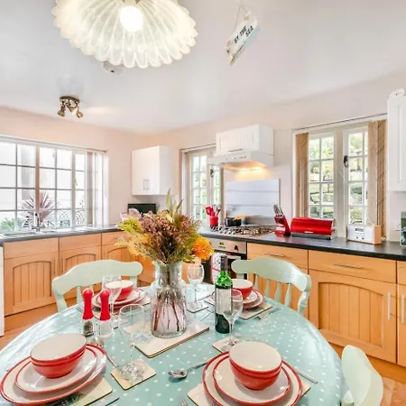 2 Bed In Oc-w037 Holiday home