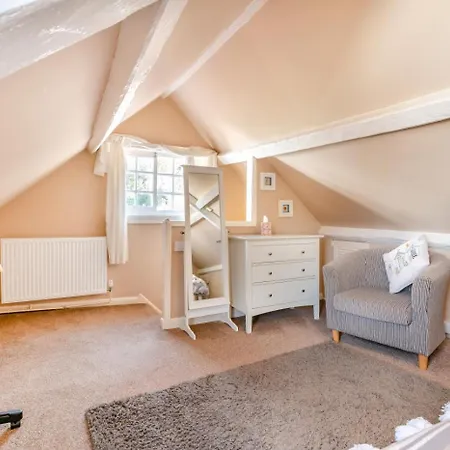 2 Bed In Oc-w037 * Whitby